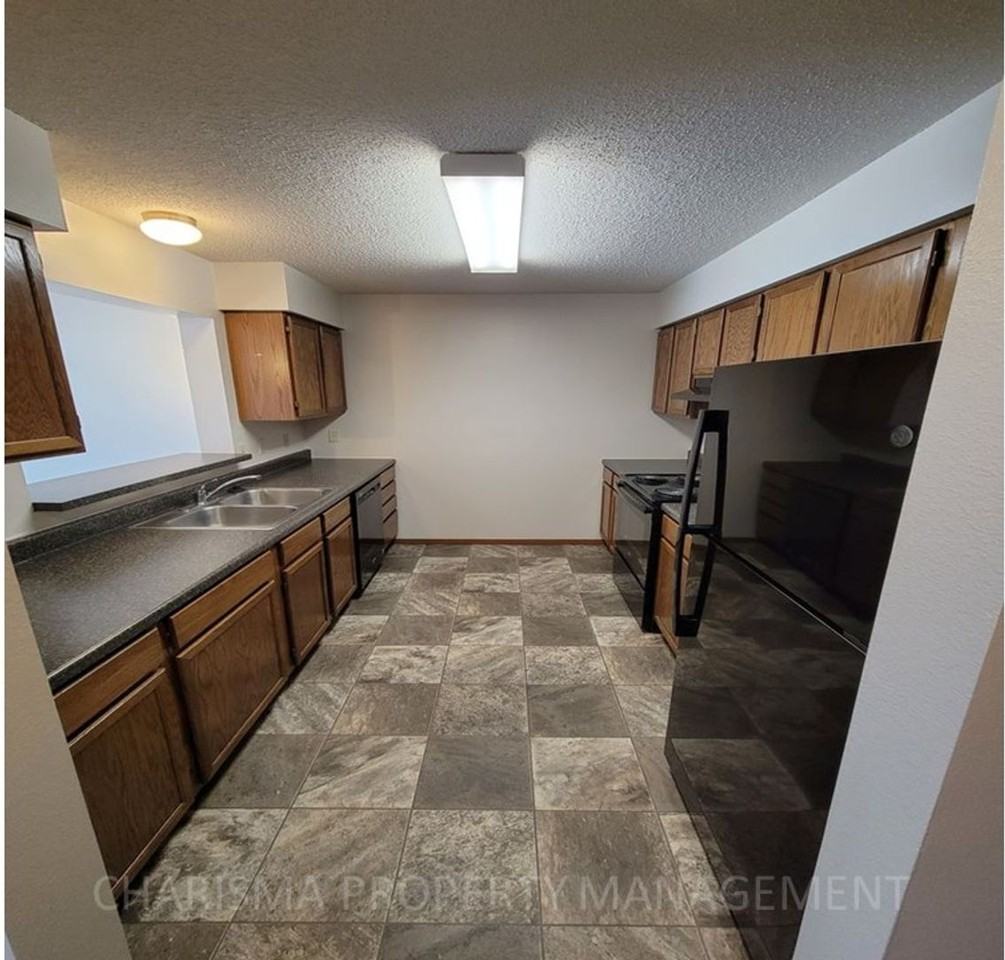 1016 Southland Lane - Photo 4 of 32