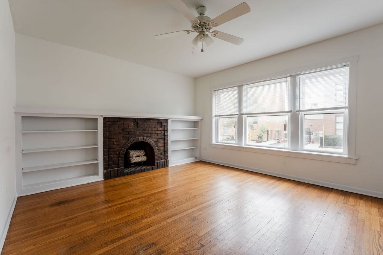 2209 W Byron St #1 - Photo 3 of 12