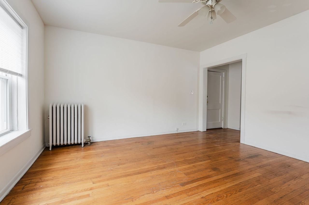 2209 W Byron St #1 - Photo 4 of 12