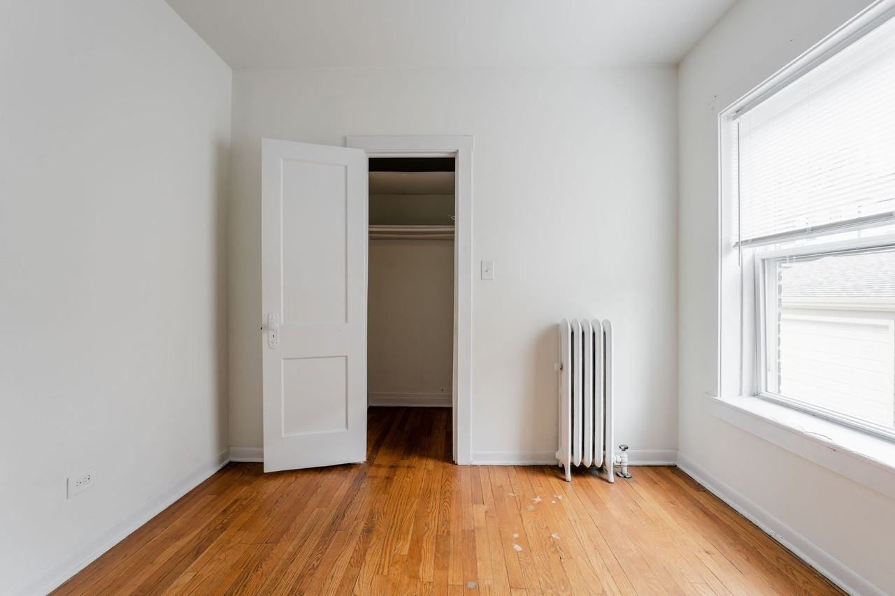 2209 W Byron St #1 - Photo 6 of 12