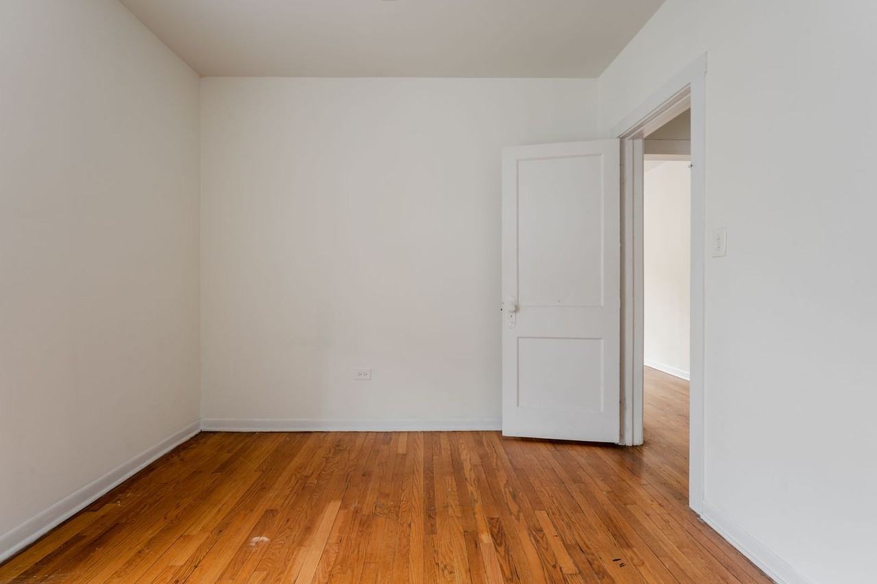 2209 W Byron St #1 - Photo 7 of 12