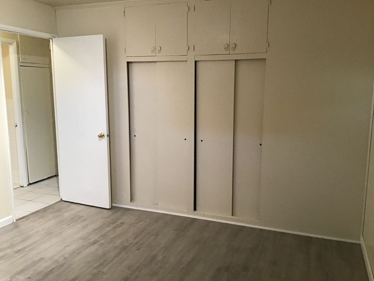 5625 N 57th St - Photo 3 of 10