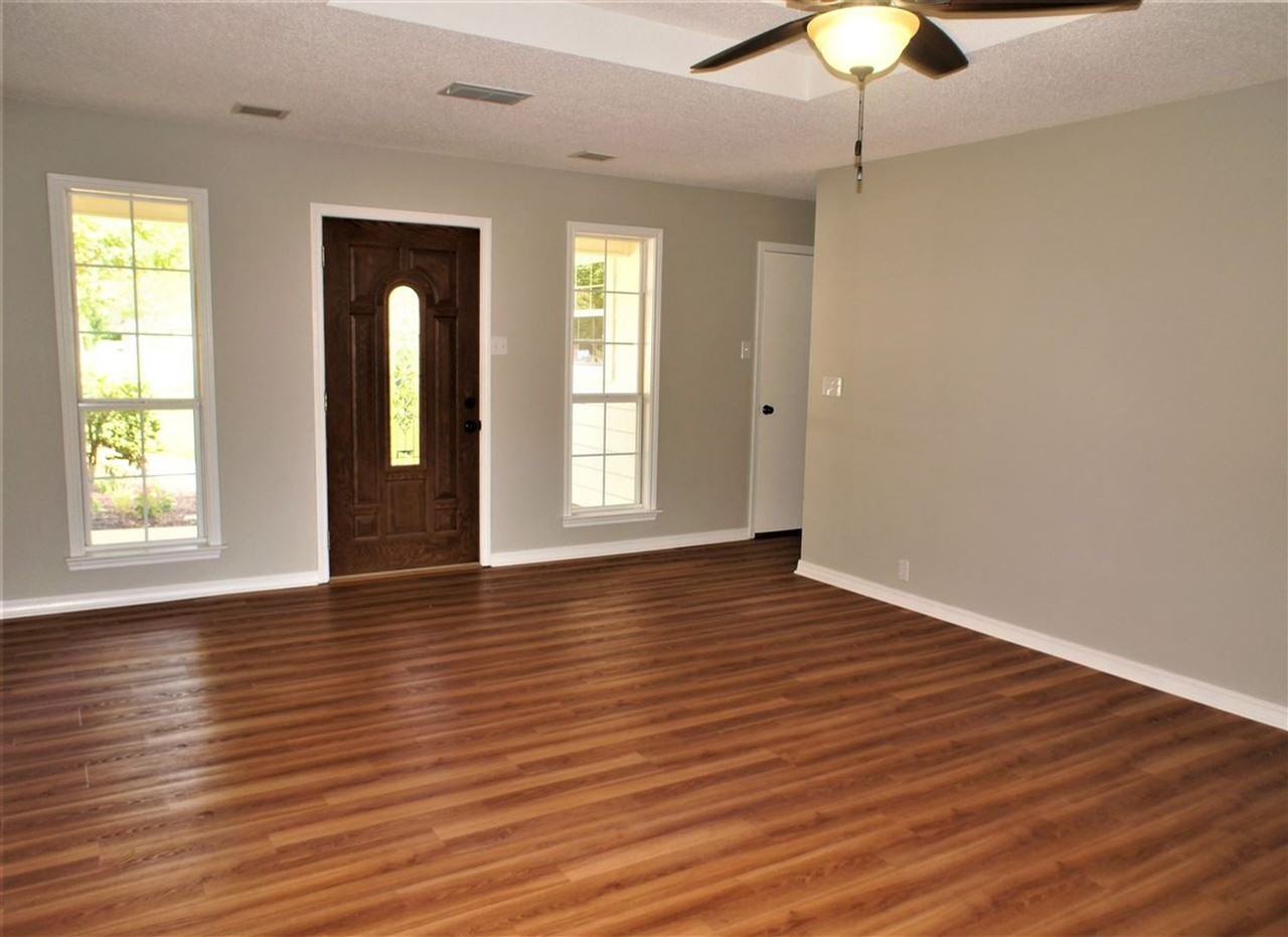 1138 Kensington Ct - Photo 2 of 37