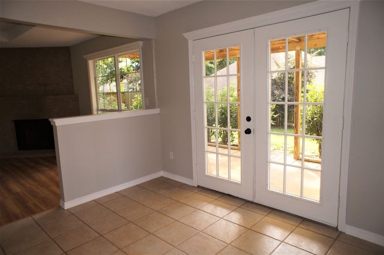 1138 Kensington Ct - Photo 3 of 37