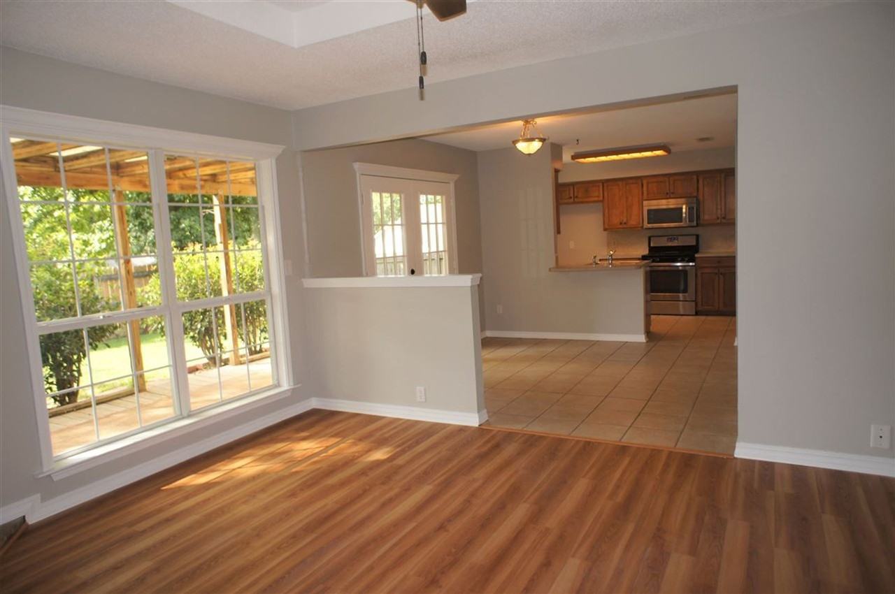 1138 Kensington Ct - Photo 6 of 37