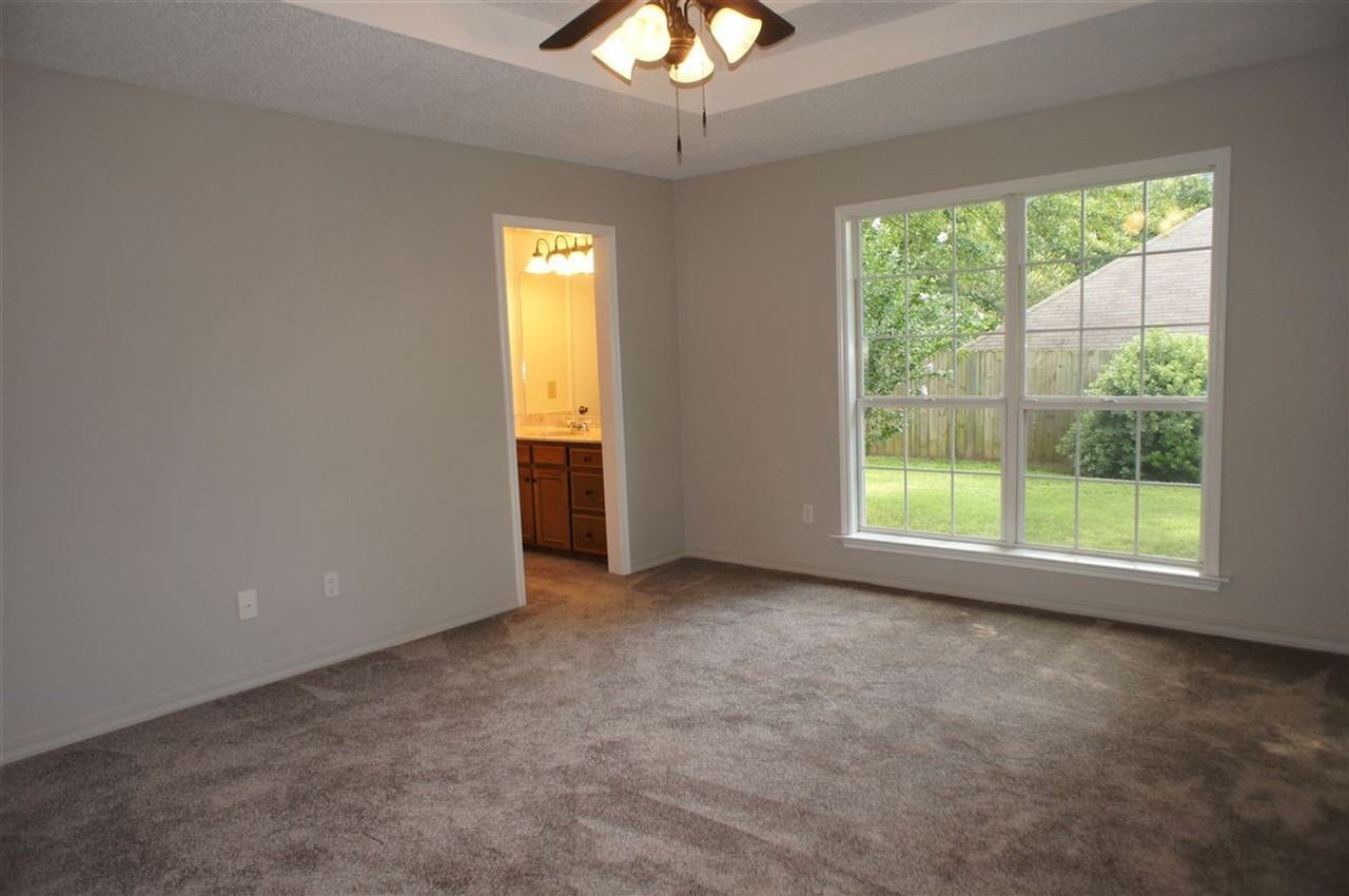 1138 Kensington Ct - Photo 7 of 37