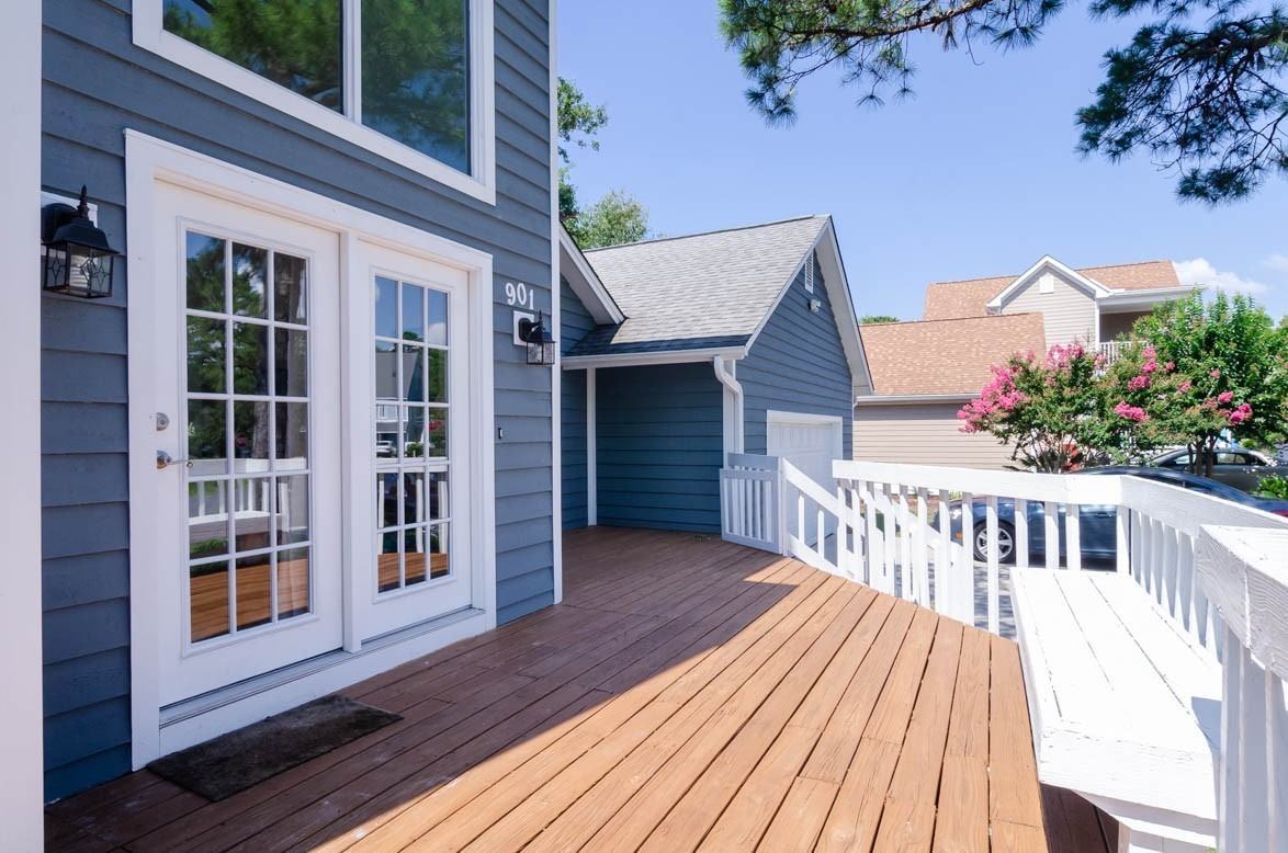 901 Seafarer Dr - Photo 2 of 26