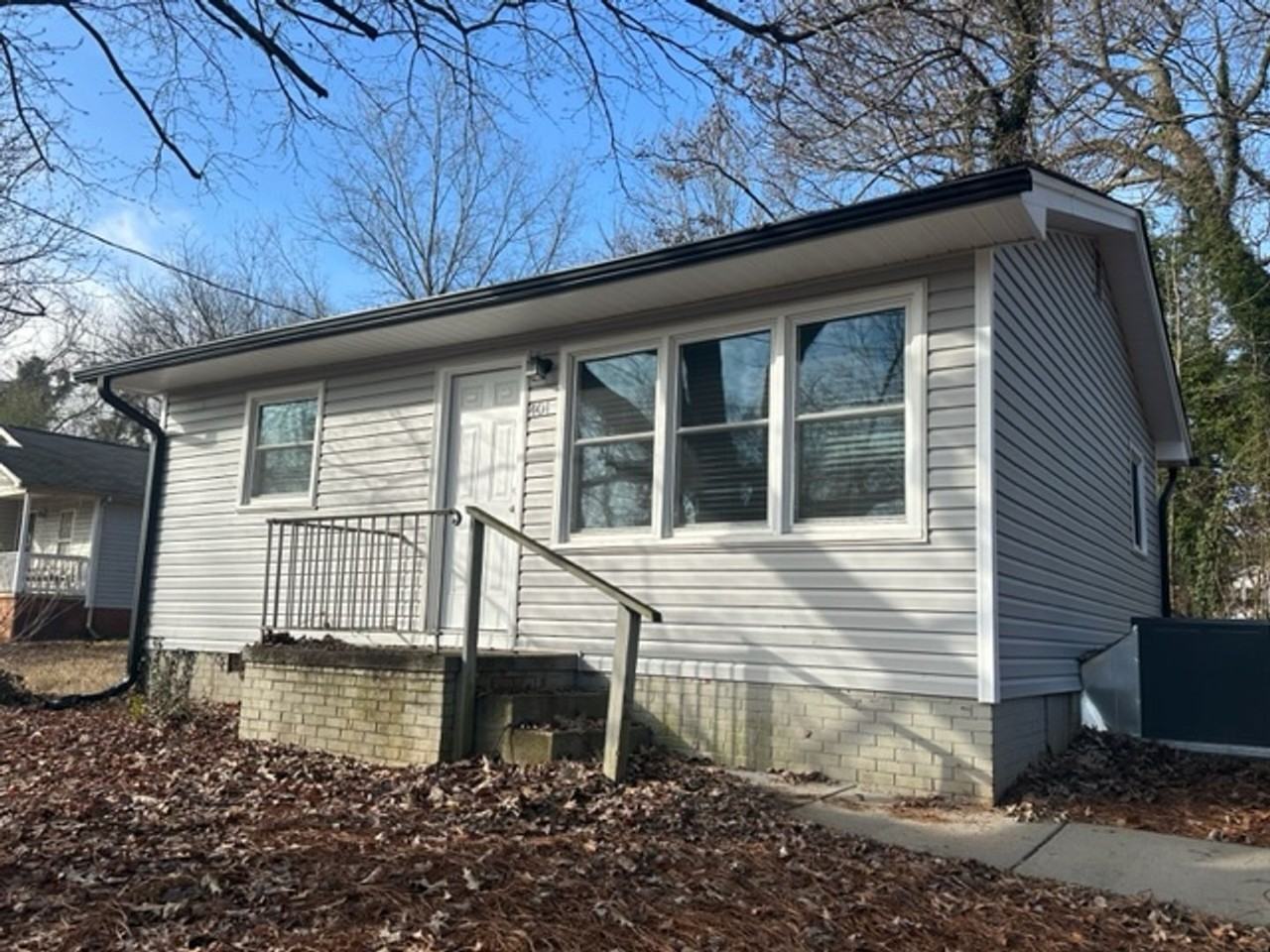 401 Hobson St - Photo 2 of 13