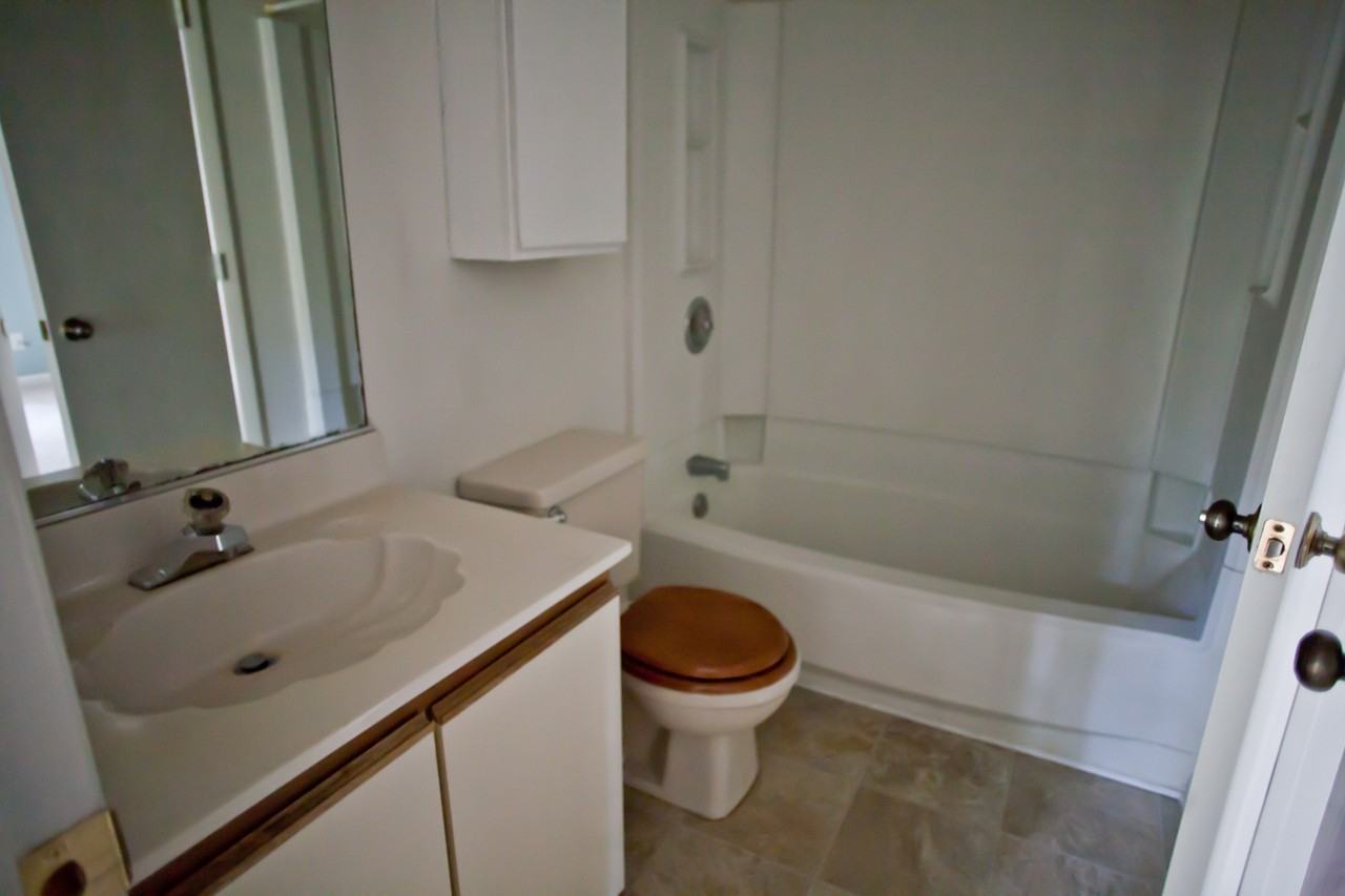 195 Summerwalk Cir - Photo 6 of 7