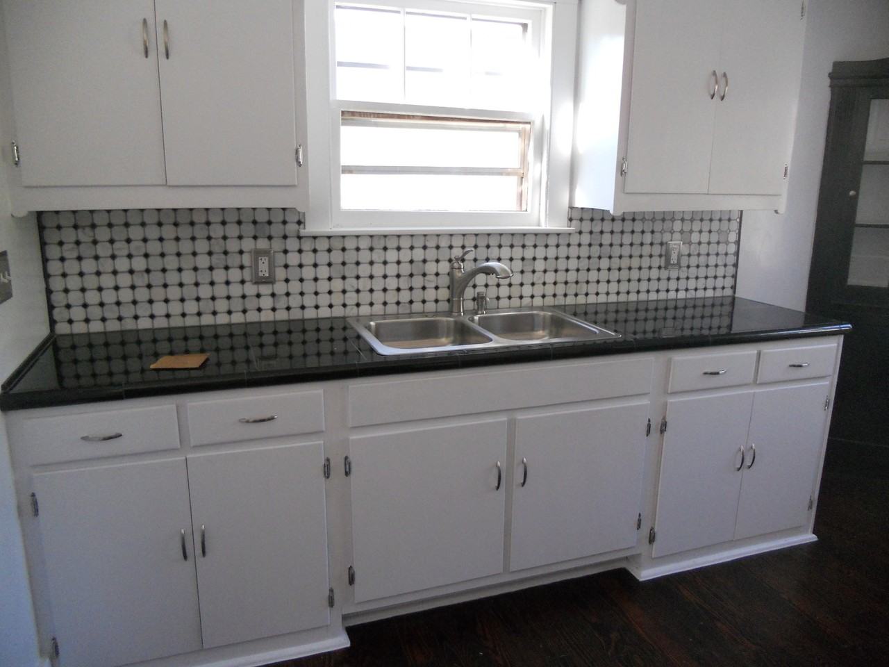 441 Spring Ave Ne - Photo 4 of 11