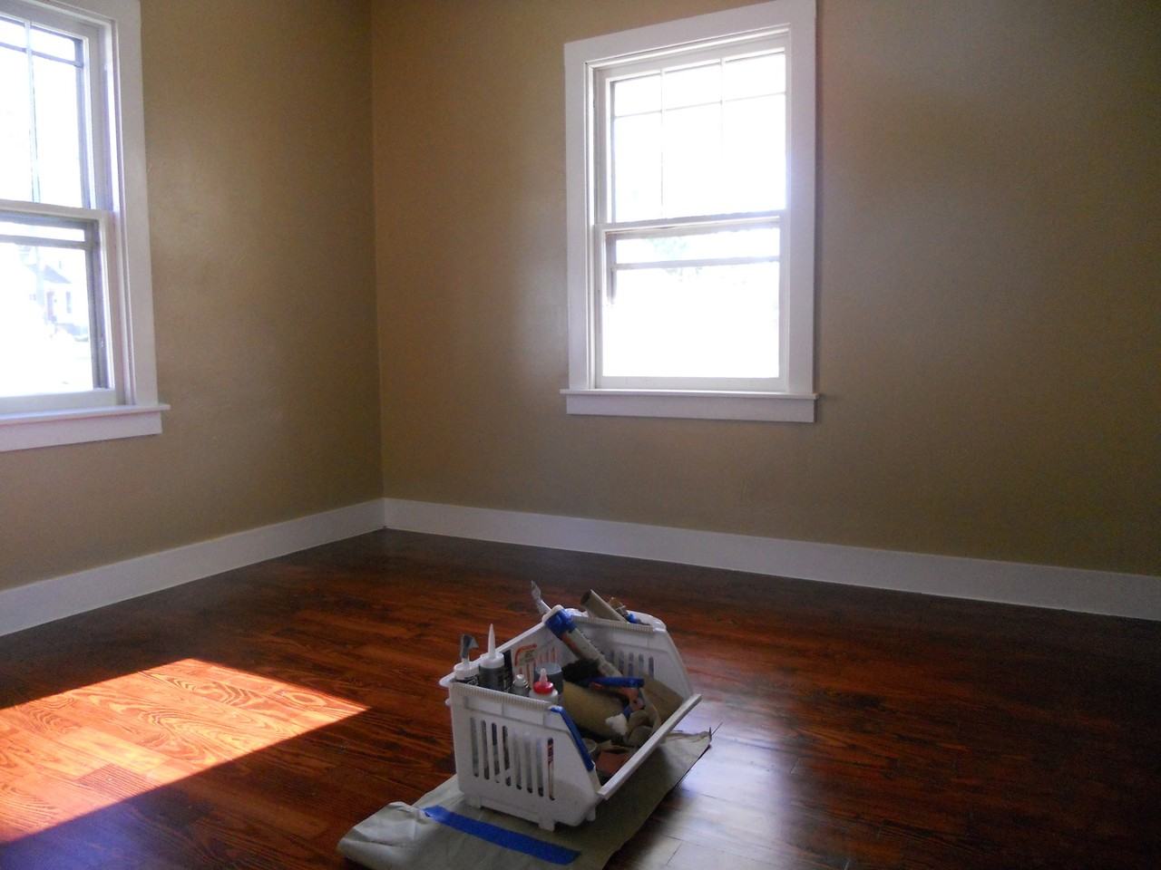 441 Spring Ave Ne - Photo 5 of 11