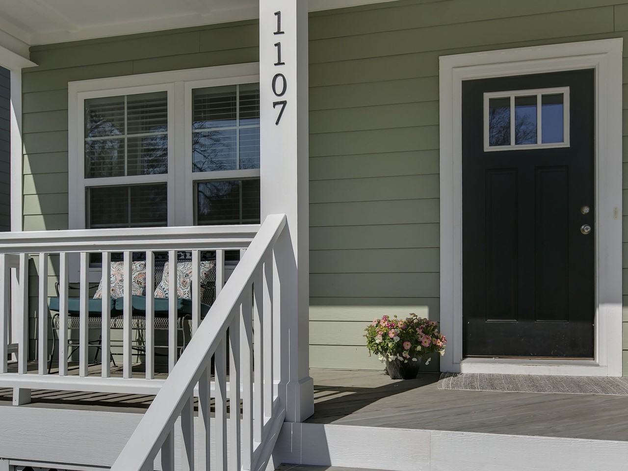1107 Berkeley St - Photo 2 of 27