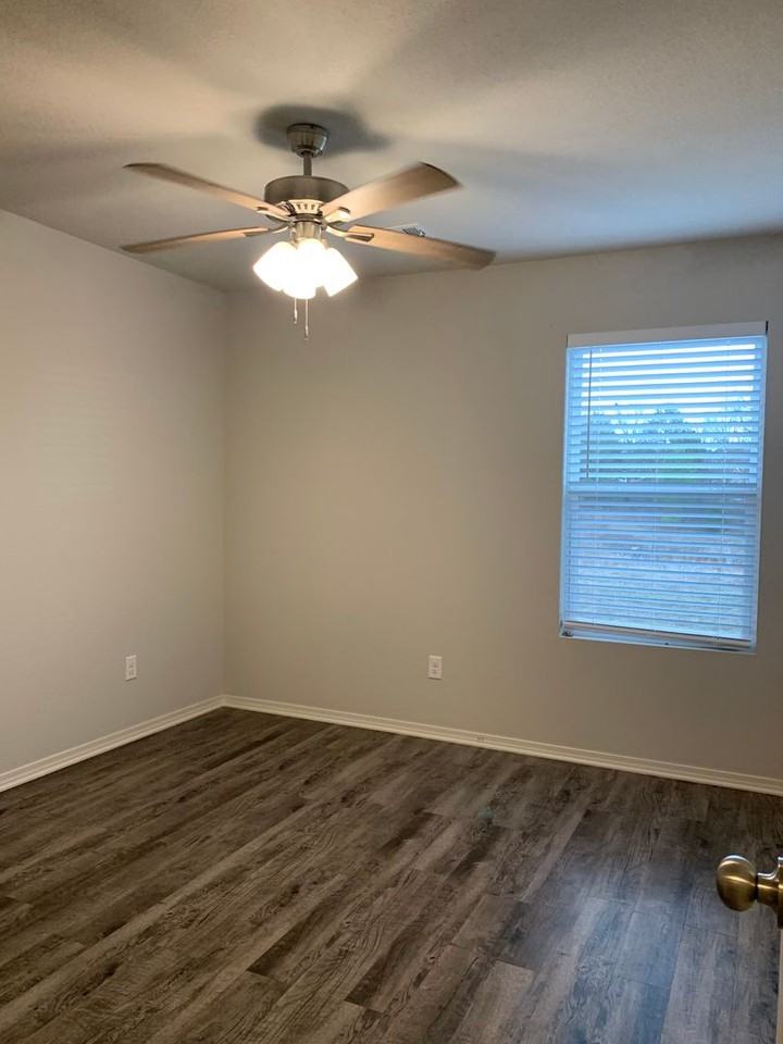 4812 Bedrock Dr - Photo 6 of 10