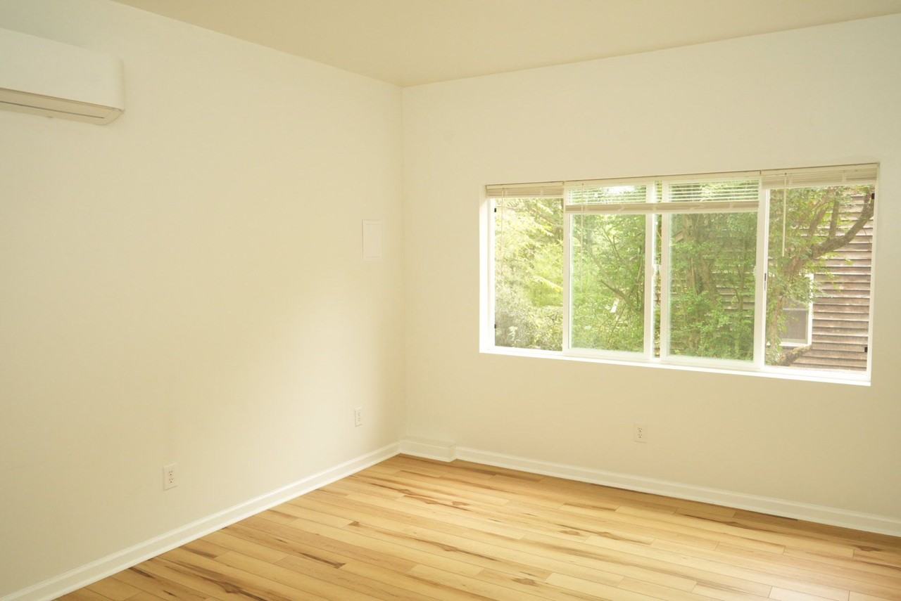 4 Rockbrook Dr - Photo 2 of 21