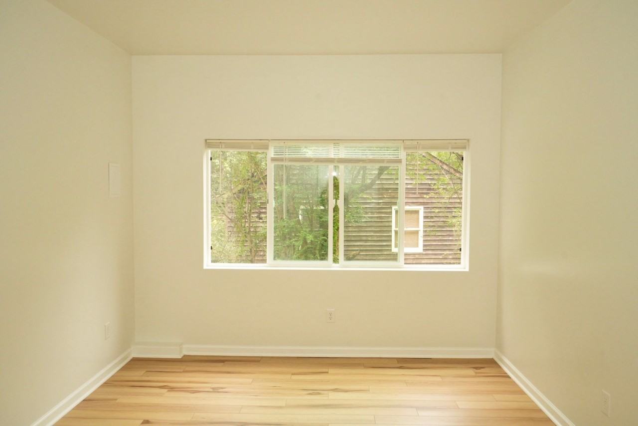 4 Rockbrook Dr - Photo 3 of 21