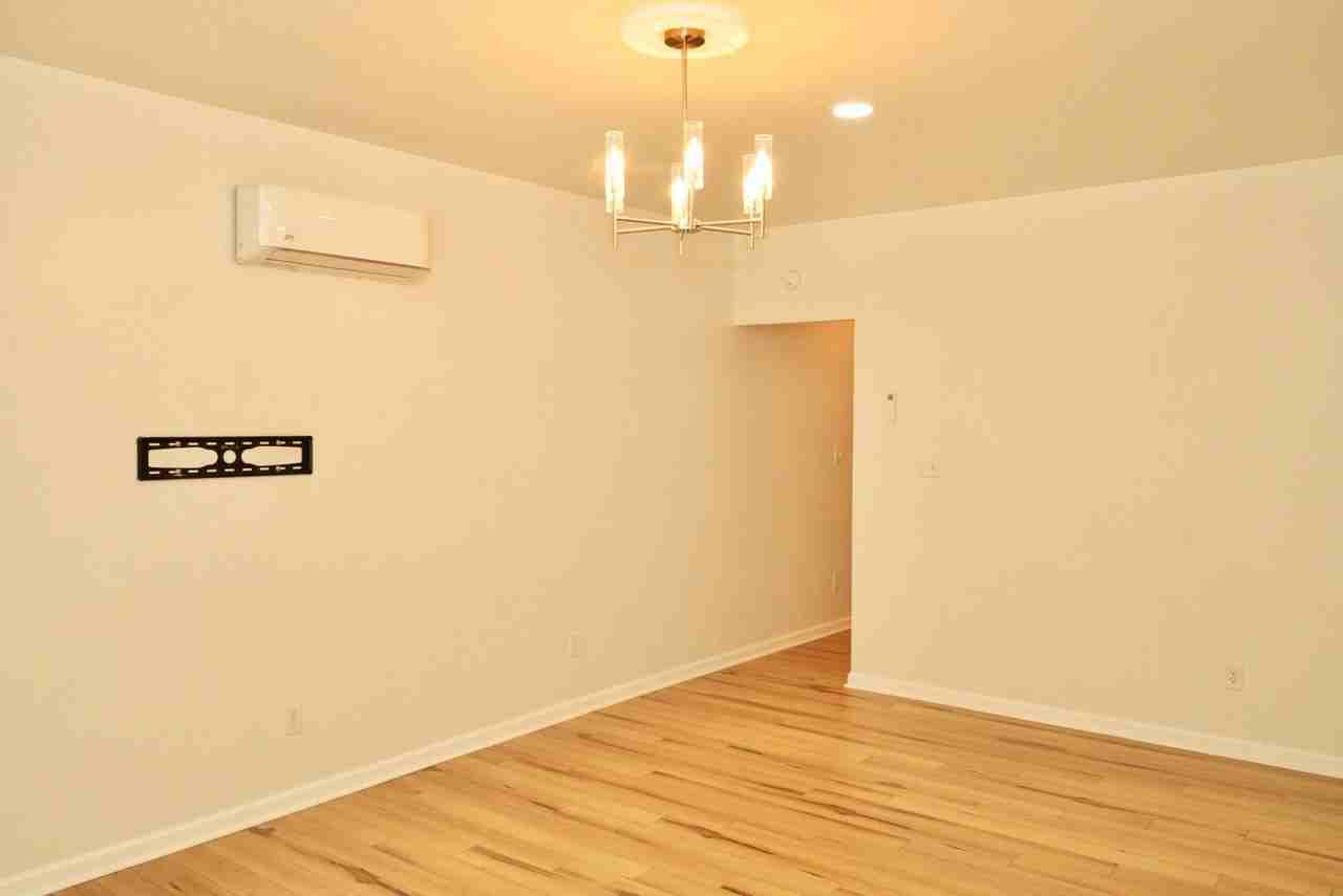 4 Rockbrook Dr - Photo 5 of 21