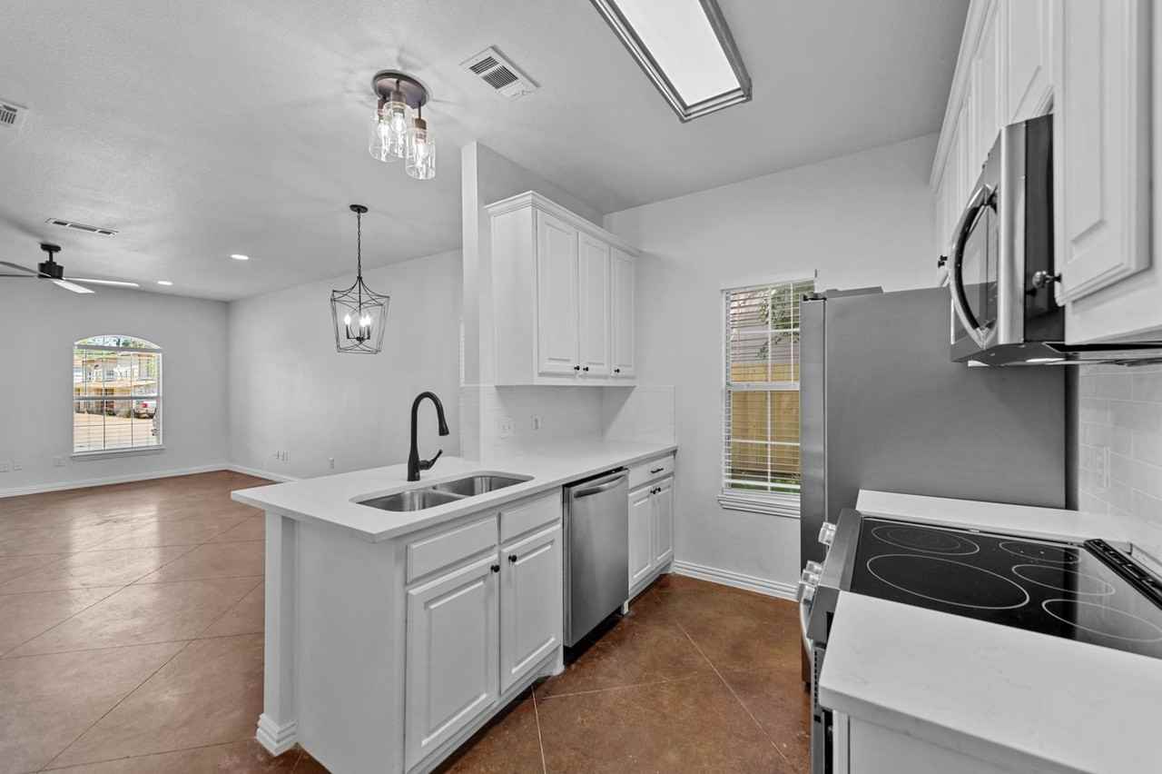 2809 Wayside Ave - Photo 2 of 26