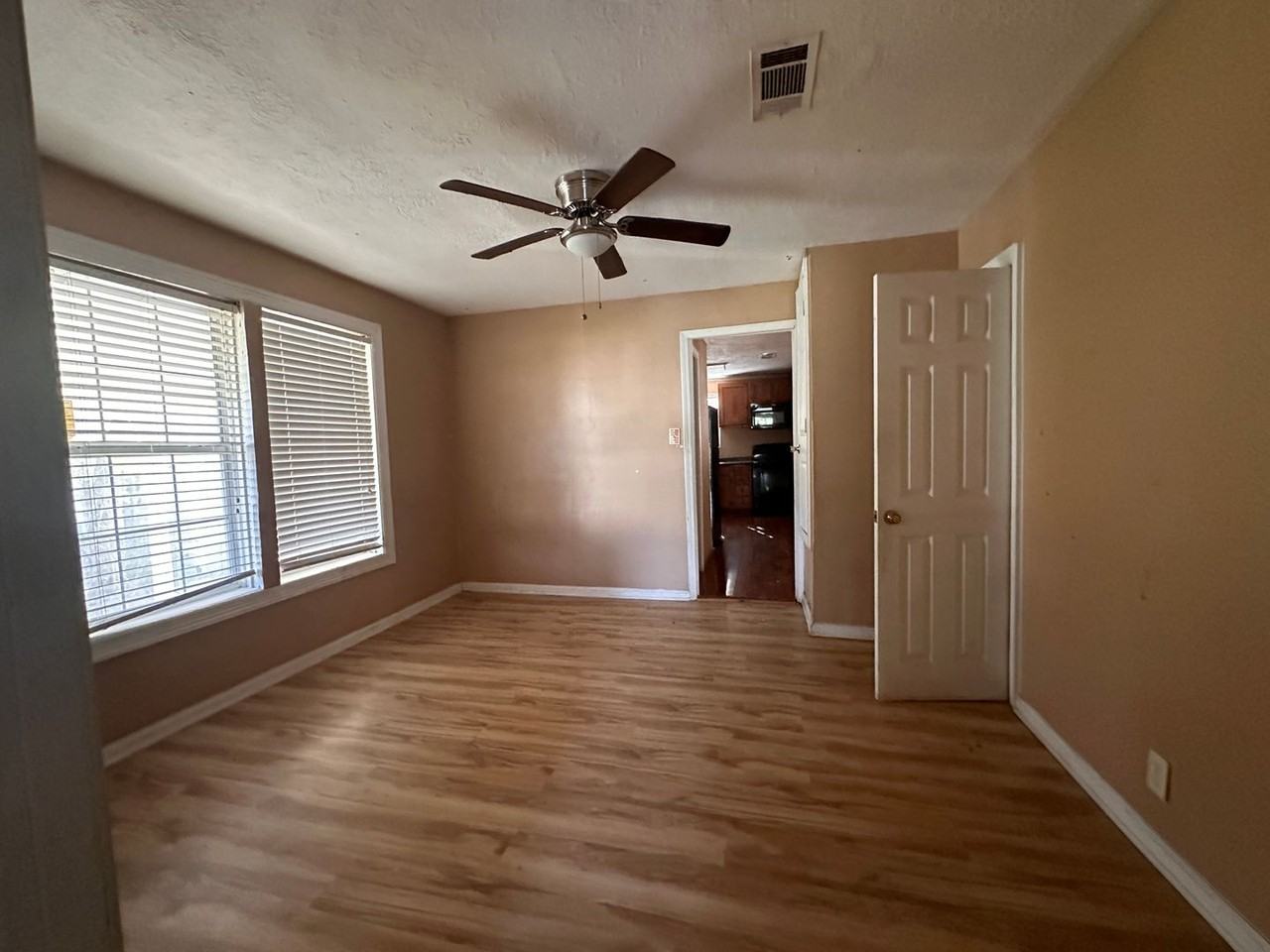 2117 5th St - Photo 3 of 14