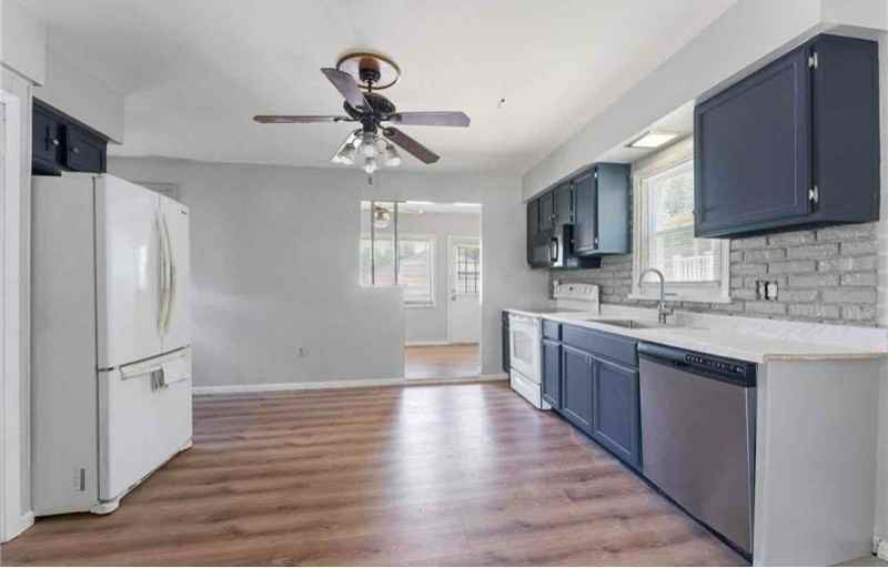 550 Devitt Ave #1 - Photo 3 of 12