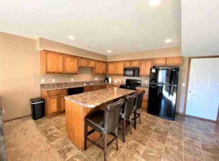 2215 5th St - Photo 3 of 11