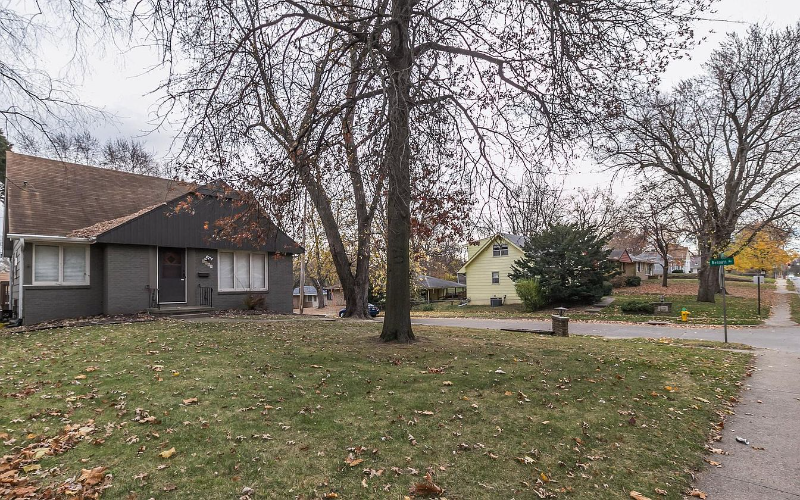 2601 30th St - Photo 2 of 15