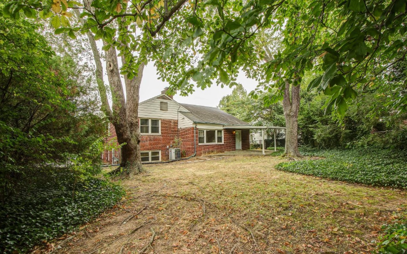 4902 Elsmere Ave - Photo 5 of 32