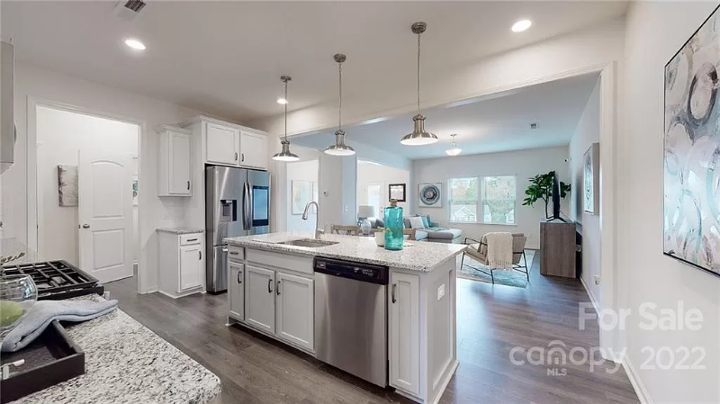 7512 Hartsfield Dr - Photo 3 of 16