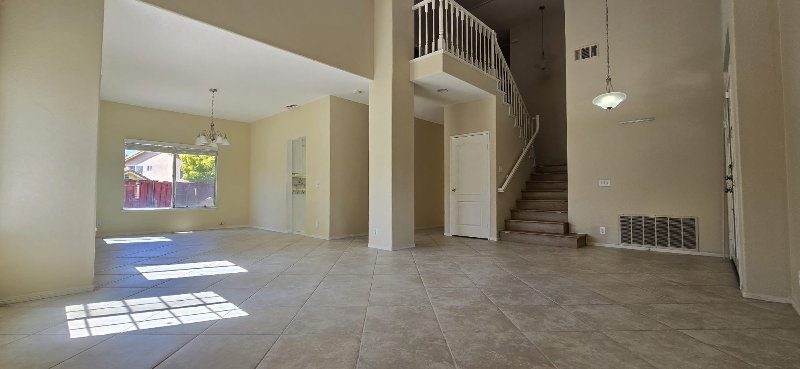 23093 Boxwood Ct - Photo 3 of 21