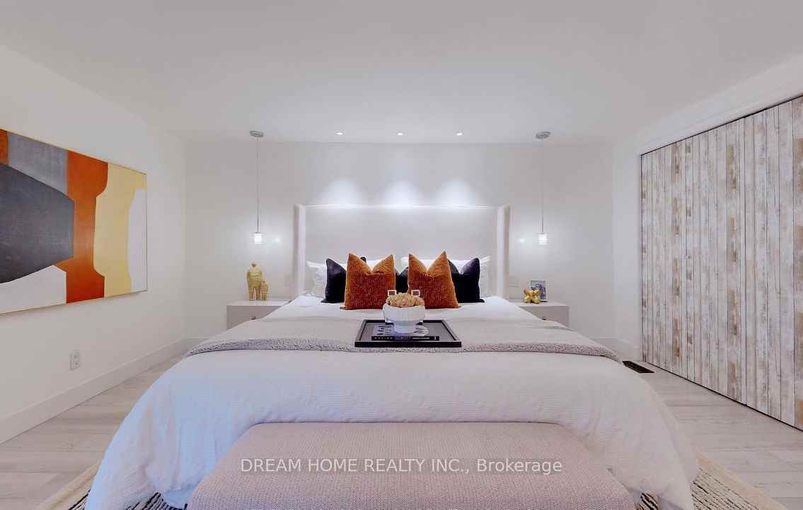 160 Olde Bayview Avenue #None - Photo 2 of 6