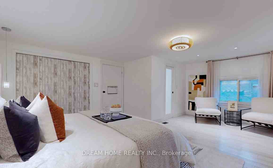 160 Olde Bayview Avenue #None - Photo 3 of 6