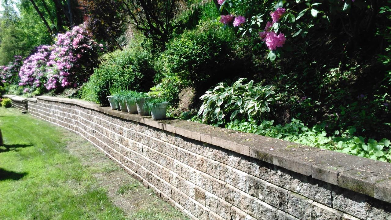 145 Windwood Dr - Photo 2 of 18