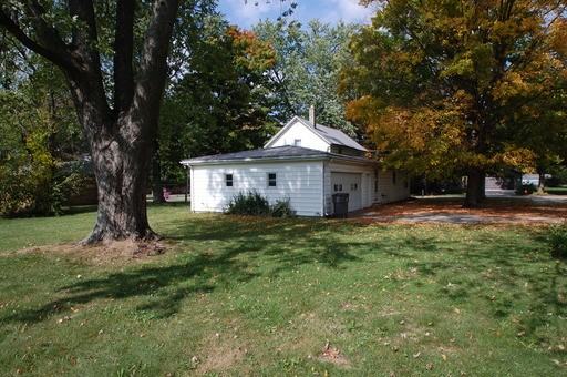 203 Railroad St - Photo 2 of 13