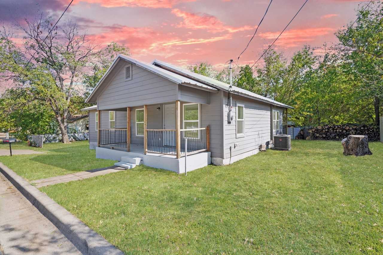 704 Se 13th St #NA - Photo 2 of 20