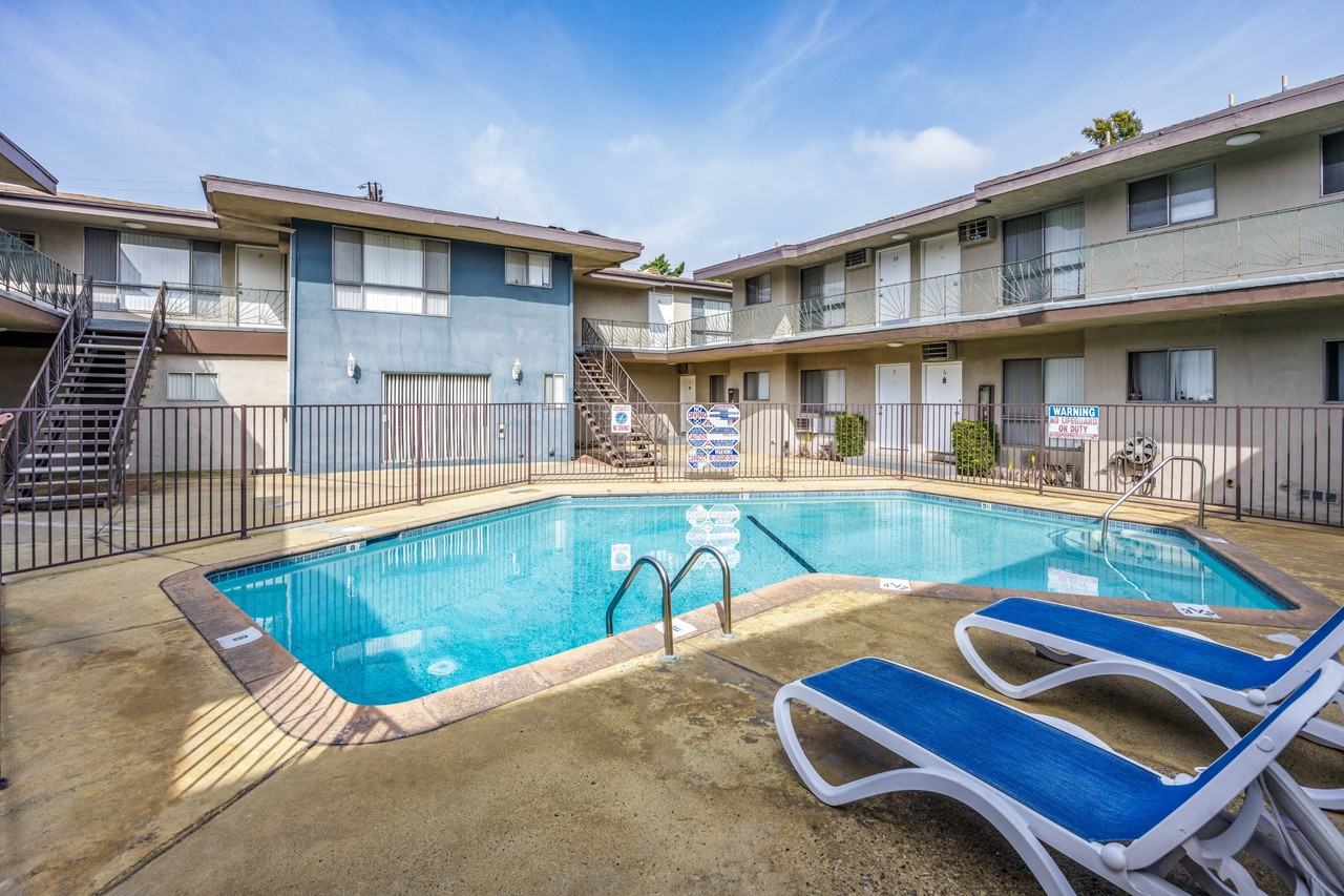 Coldwater Plaza - Photo 4 of 5