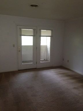 275 Hemlock Ct - Photo 3 of 7