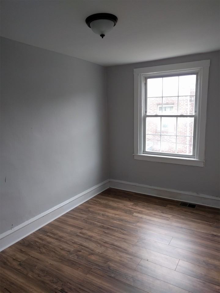 6005 N Woodstock St #1 - Photo 3 of 10