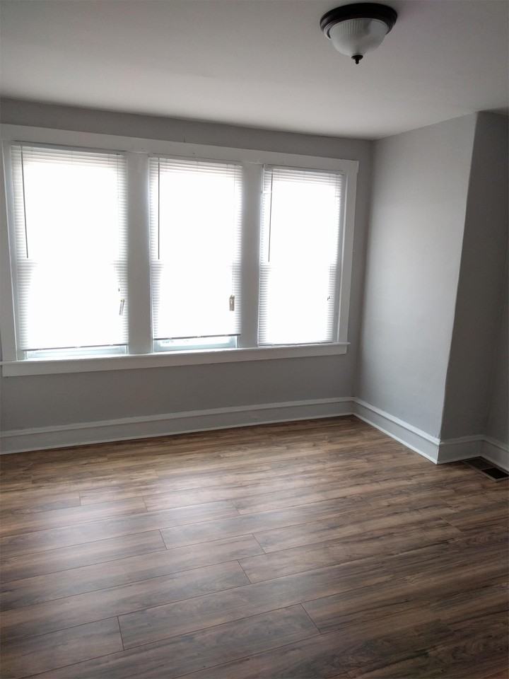 6005 N Woodstock St #1 - Photo 4 of 10