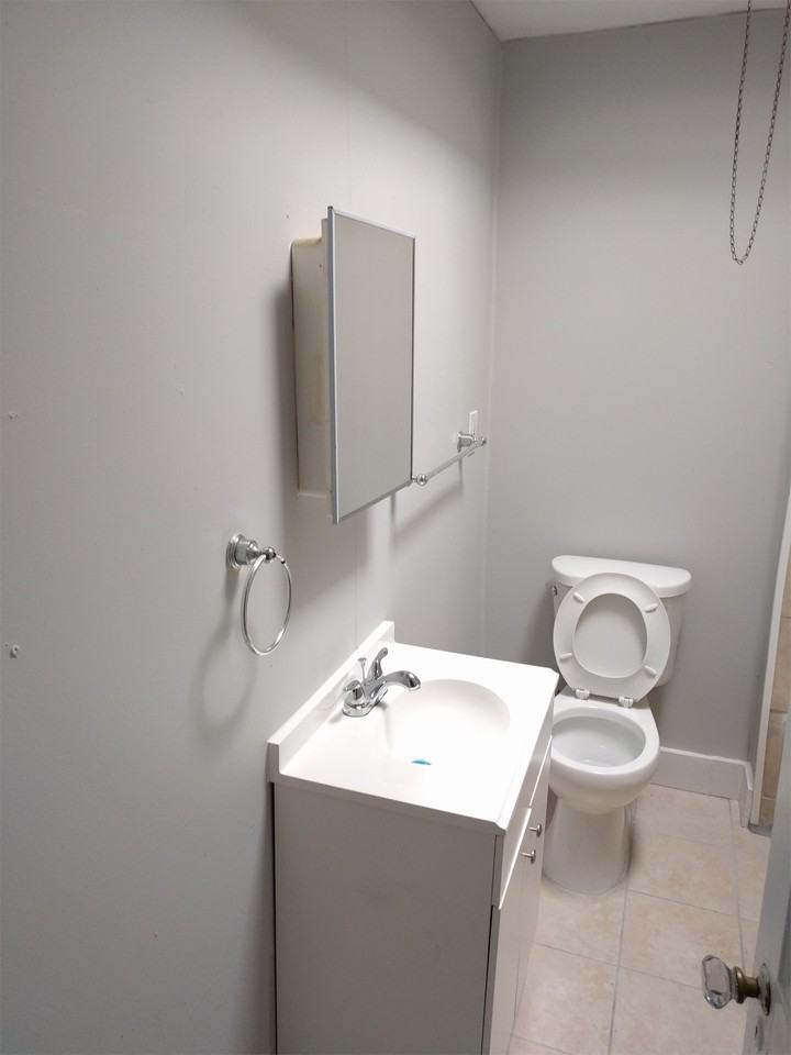 6005 N Woodstock St #1 - Photo 5 of 10