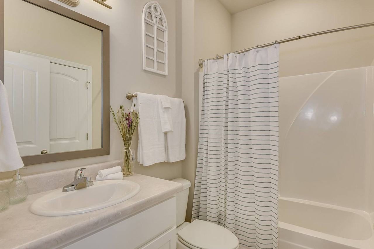 The Vista Apartments & Townhomes - Photo 7 of 18
