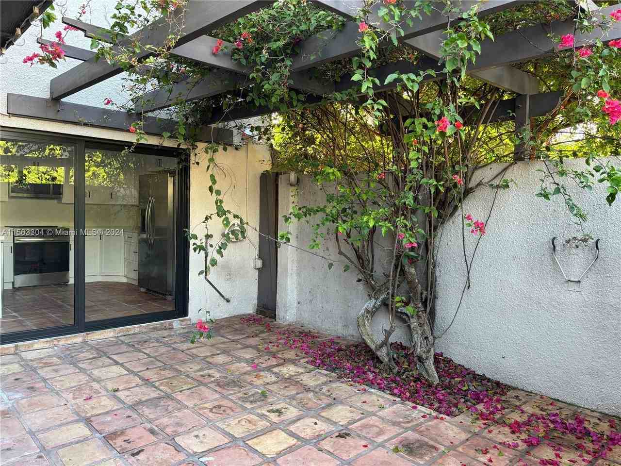 4708 Sw 67th Ave #L2 - Photo 2 of 8