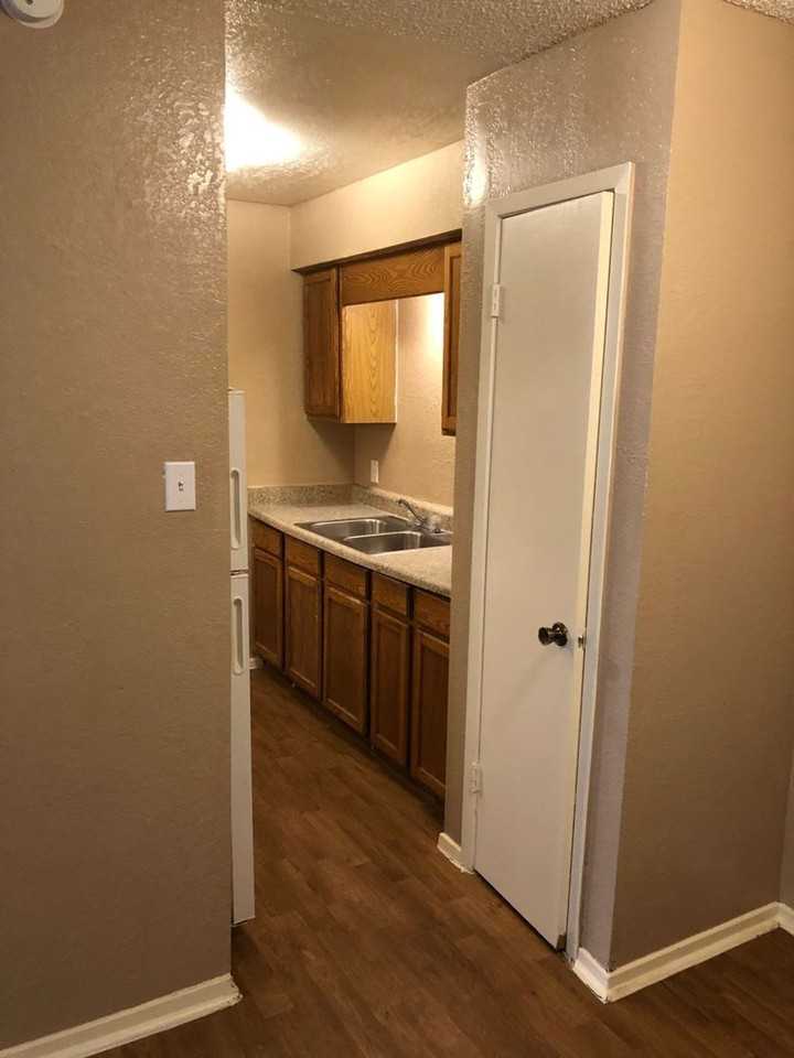 701 Oakhaven Rd #901 - Photo 4 of 15