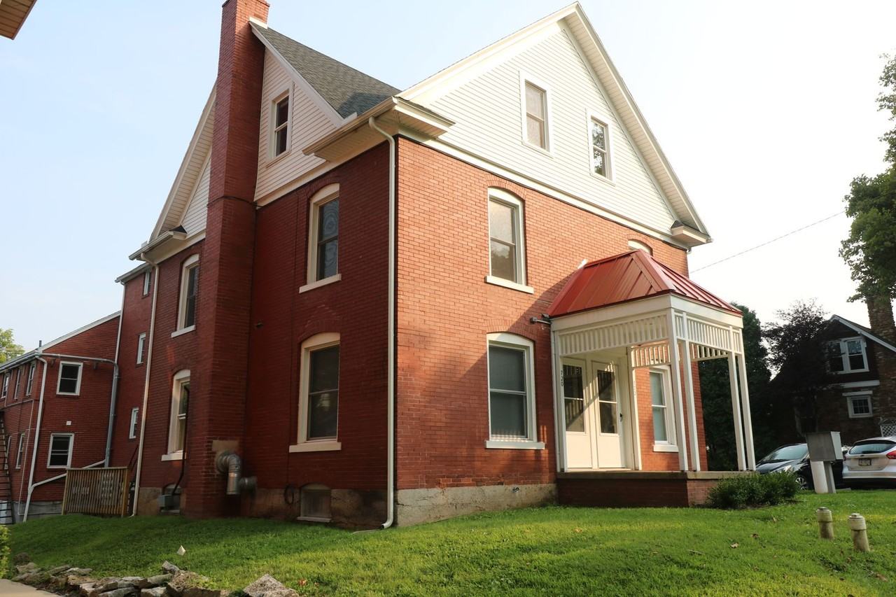 728 W College Ave #7 - Photo 2 of 9