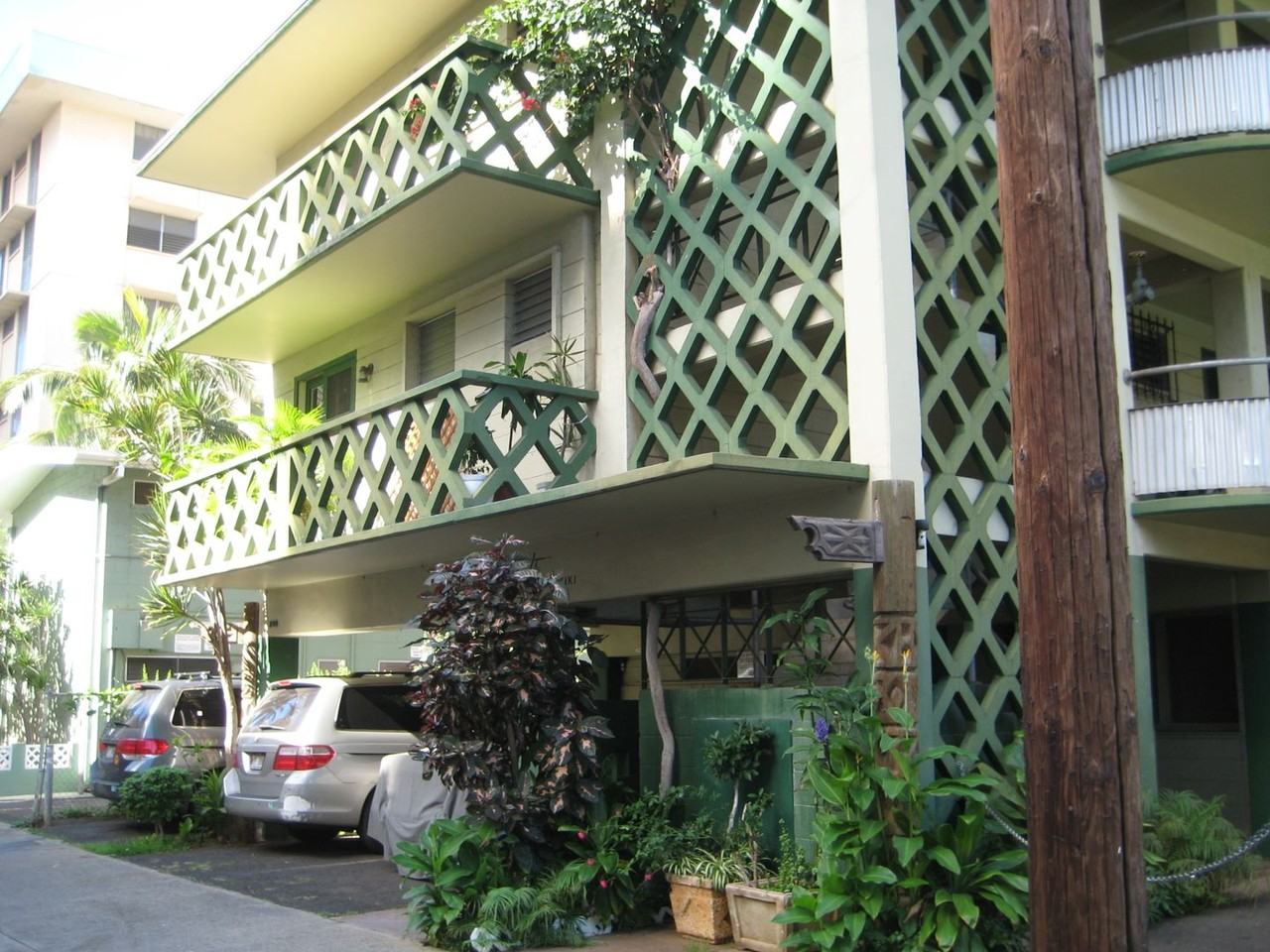SUNYEEN PAI Apartments 248 Kaiulani Ave, Urban Honolulu, HI 96815