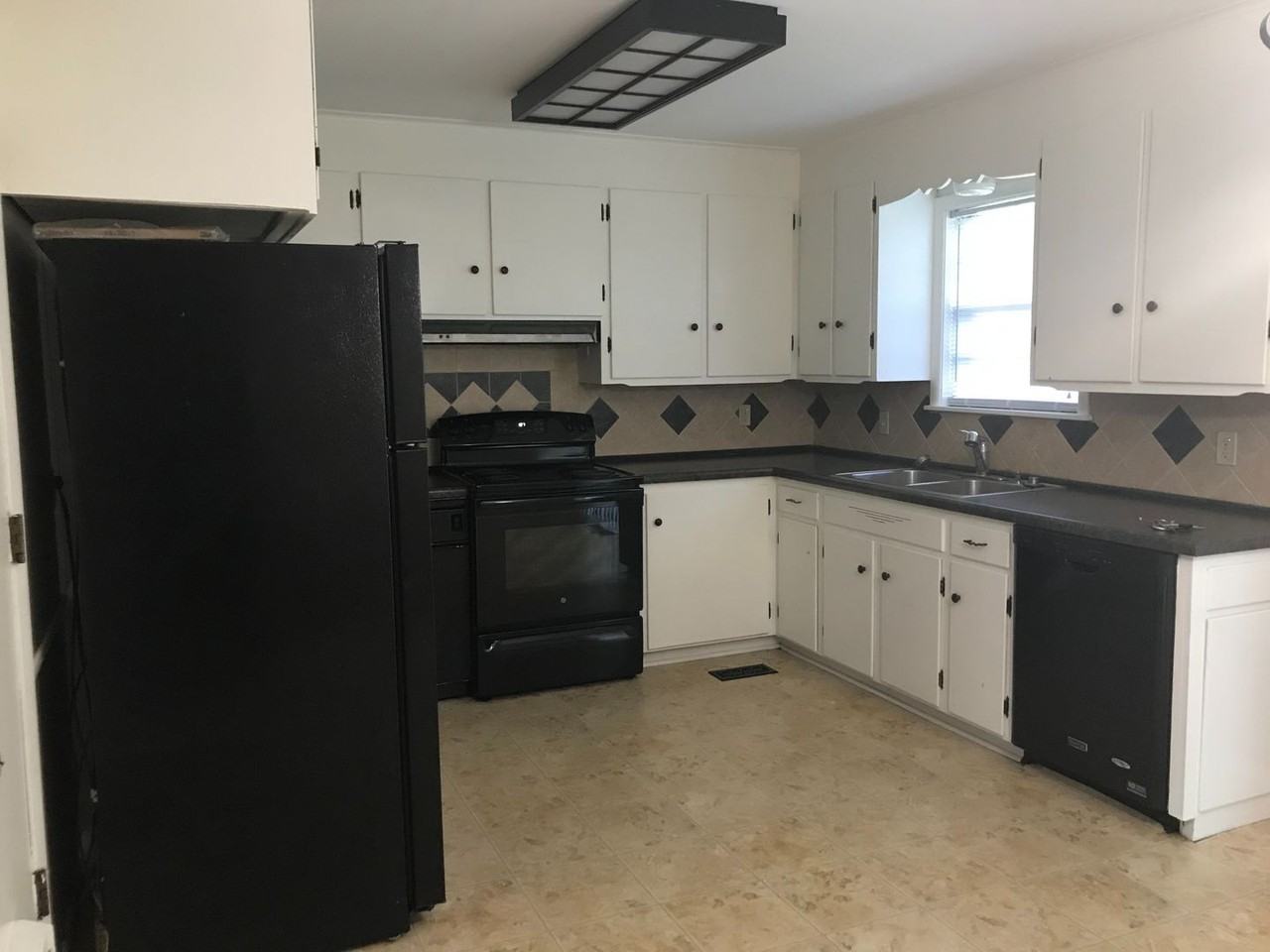 1115 E 48th Pl - Photo 4 of 14