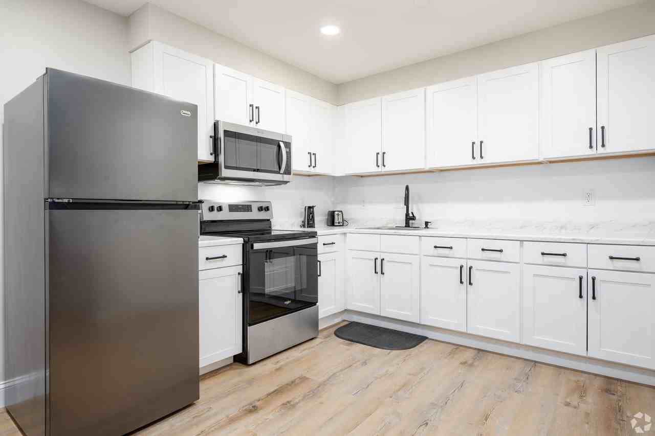 Charleston Apartments - Photo 3 of 20