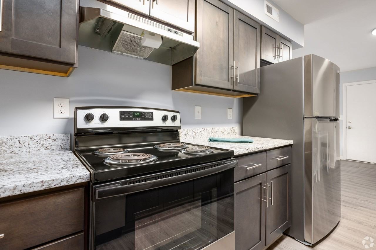 Charleston Apartments - Photo 4 of 20