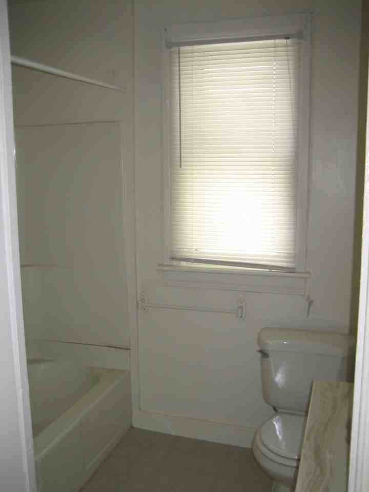 454 Salem Ave - Photo 3 of 10