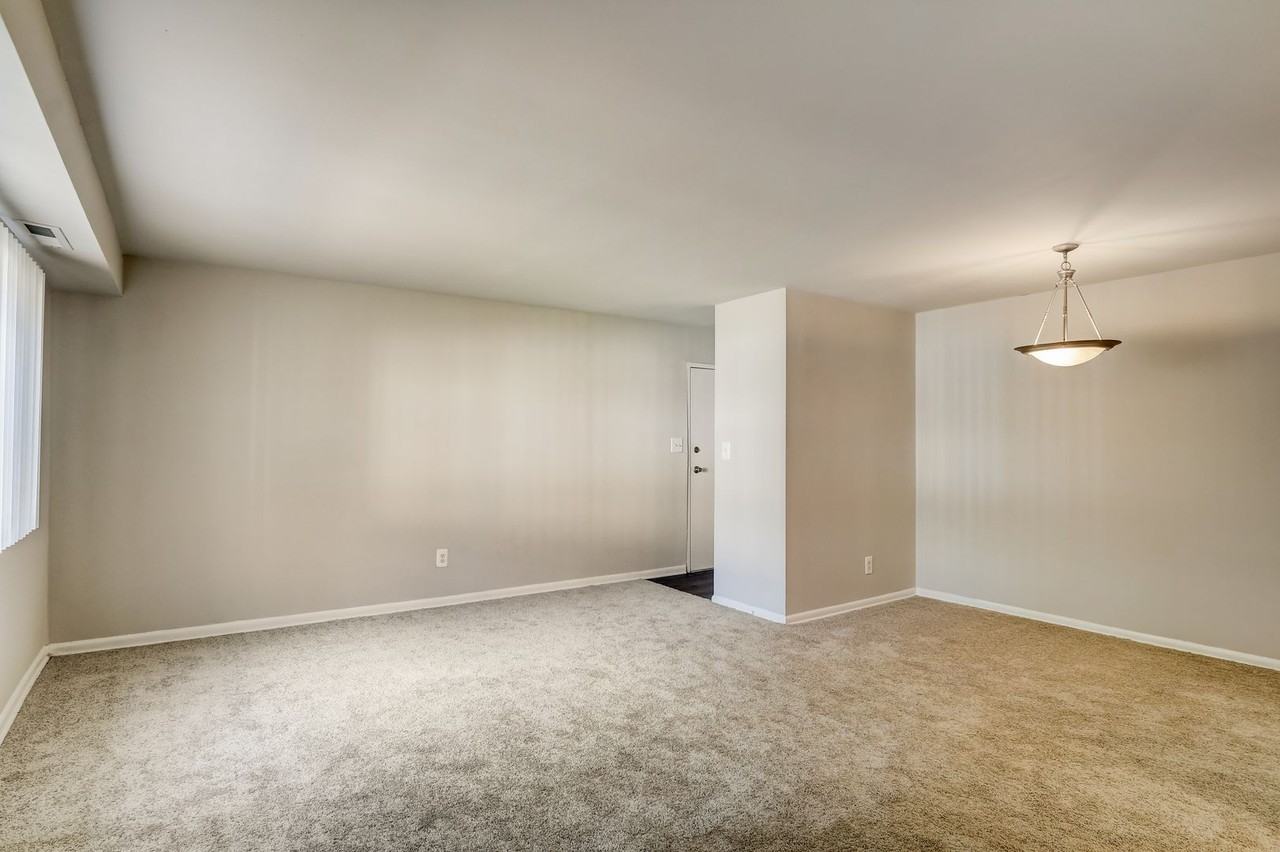 4710 Wakefield Rd Apt 102 - Photo 2 of 12