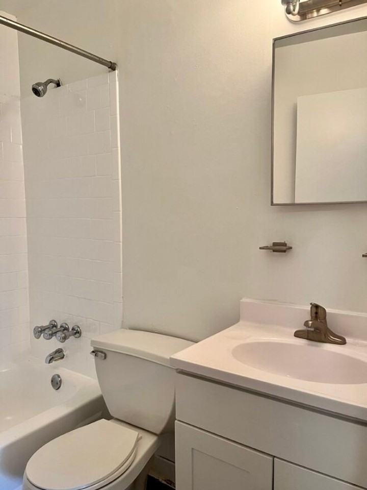 4710 Wakefield Rd Apt 102 - Photo 3 of 12