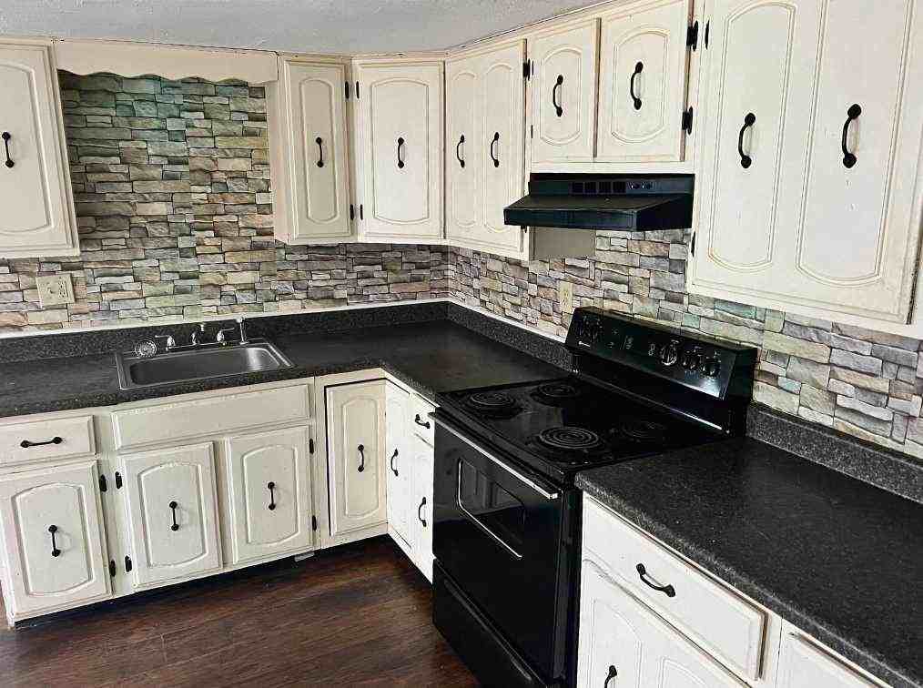 168 Essex St #168 - Photo 2 of 15